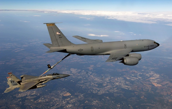 Дозаправка в воздухе самолета F-15 Eagle
