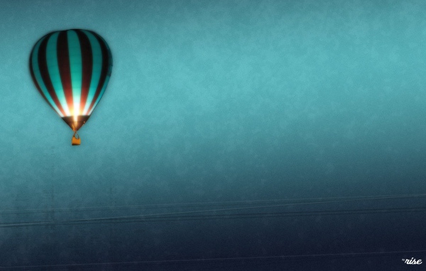 Воздушный шар, голубой фон