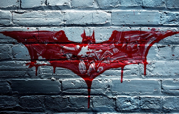 Кровавая летучая мышь на стене