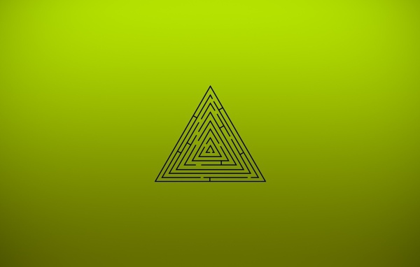 Лабиринт на зеленом фоне