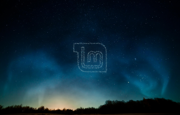Логотип Linux Mint из звезд в небе