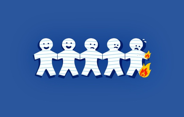 Человечки из бумаги, синий фон