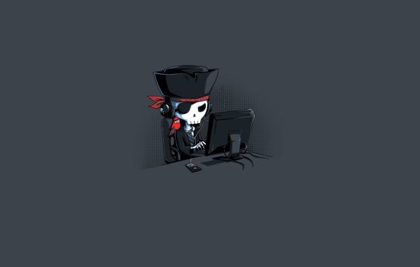 Пират за монитором, серый фон