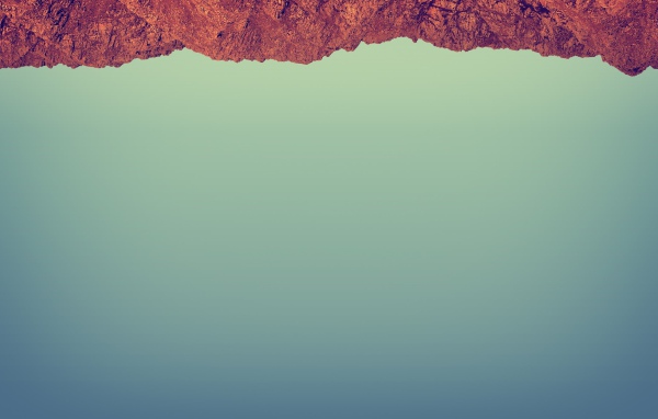 Красный камень на сером фоне