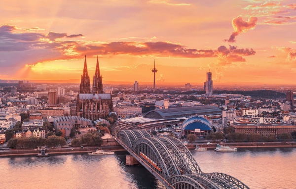 Мосты в городе на закате, Германия