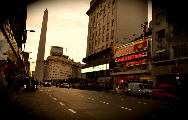 Городская улица Буэнос-Айреса