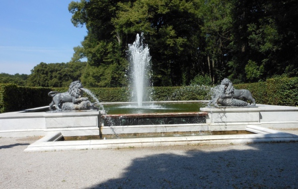 Фонтан в парке, Германия