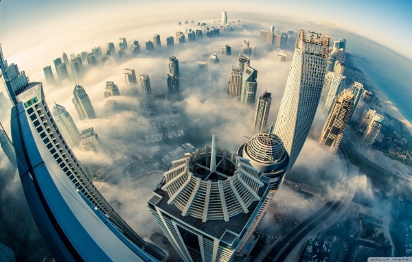 Панорама туманного города, фото через линзу рыбий глаз