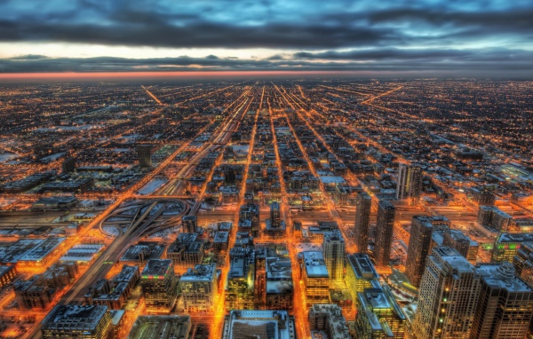 Панорама огромного ночного города, фото HDR