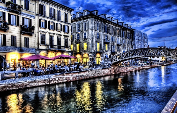 Набережная в старинном городе, фото HDR