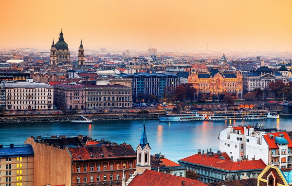 Река в городе Будапешт