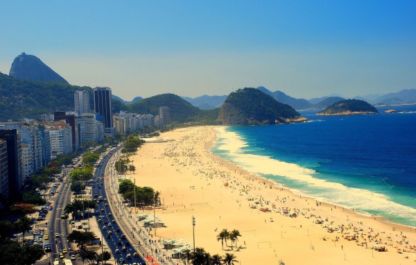 Знаменитый пляж в Рио де Жанейро