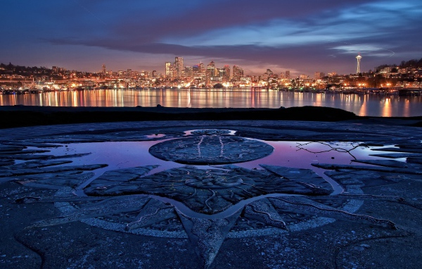 Фигура на набережной Сиэтла