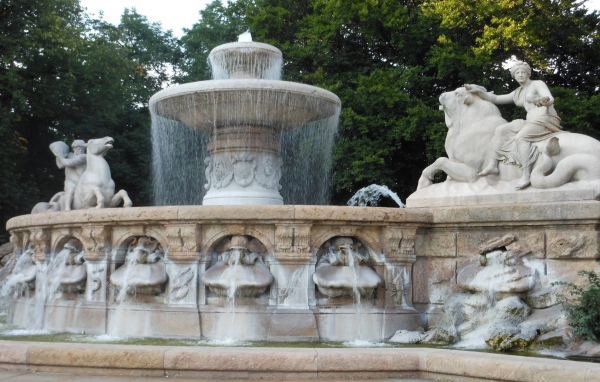Фонтан в парке Мюнхена