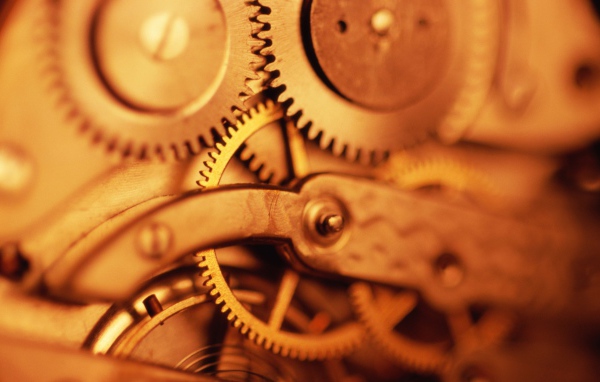 Медные шестеренки в механизме