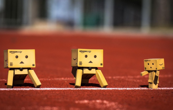 Картонные человечки на беговой дорожке