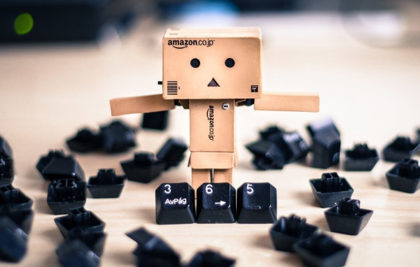 Дандо среди кнопок клавиатуры