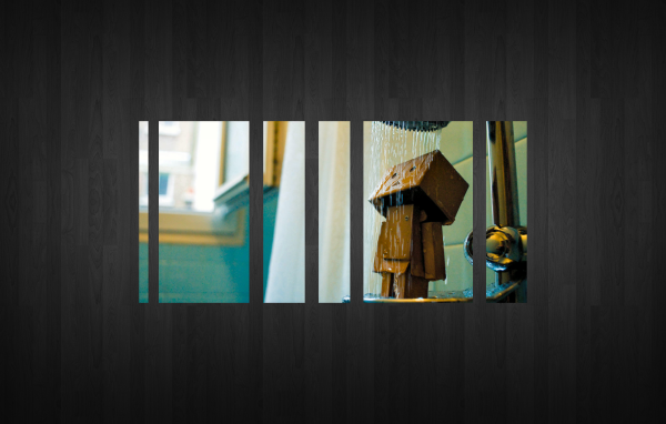 Дандо под душем, черный фон