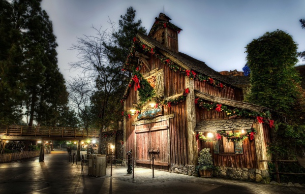 Украшение деревянного домика