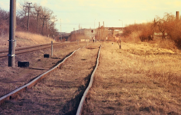 Деформированные старые рельсы