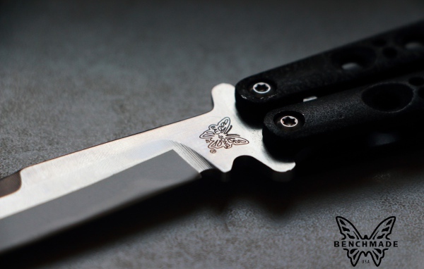 Гравировка бабочка на ноже