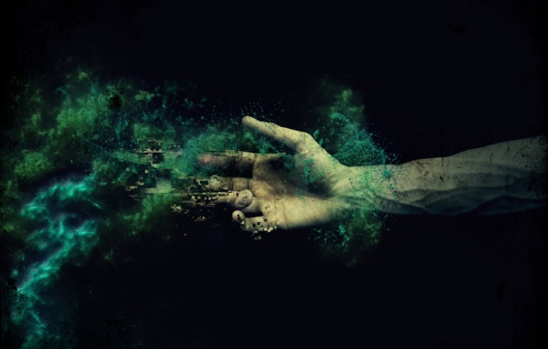 Рука распадается на зеленую пыль