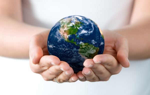 Наша маленькая планета в руках