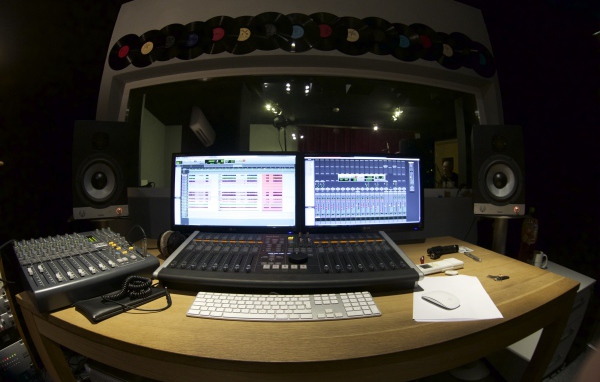 Панорамное фото студии звукозаписи