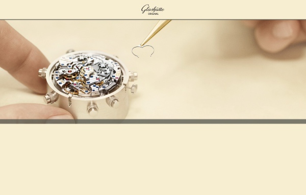 Сборка механизма дорогих белых часов