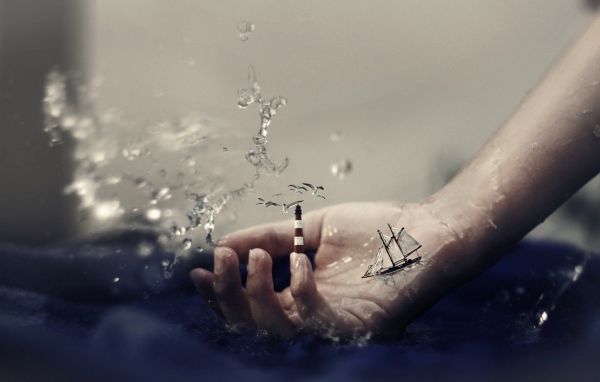 Кораблик и маяк на руке