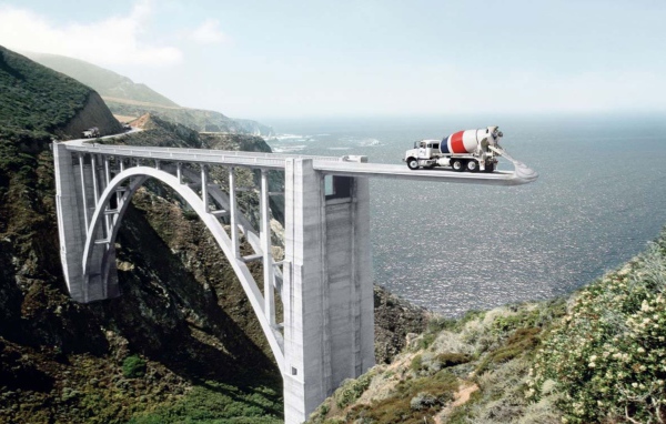 Процесс постройки моста из бетона