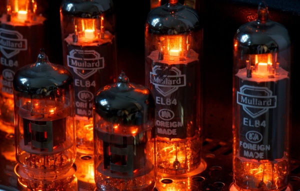 Работающие вакуумные лампы