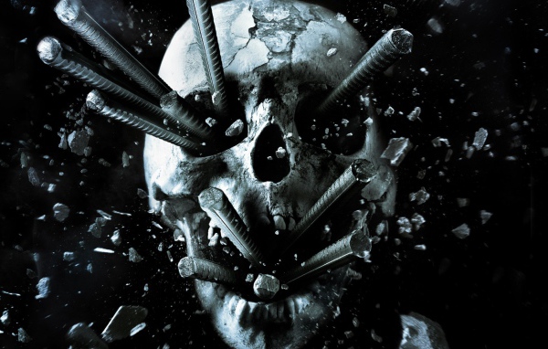 Железные прутья в черепе