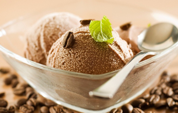 Кофейное мороженое в мисочке