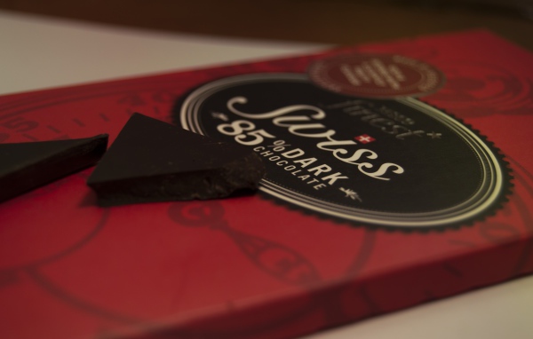 Плитка черного шоколада