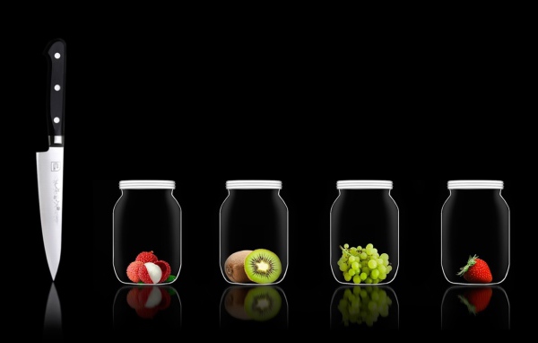 Нож и фрукты в банках