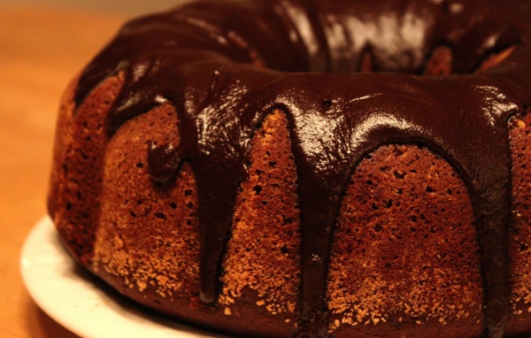 Коричневый кекс с шоколадом