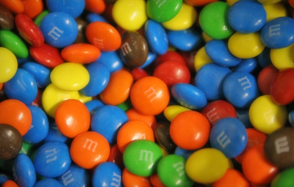 Яркие конфетки M&M's