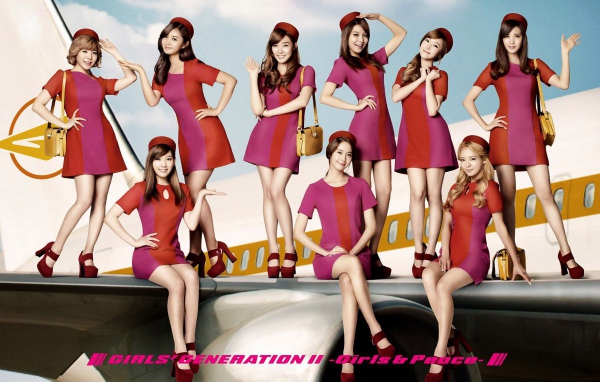 Певицы из Girls’ Generation в форме стюардесс