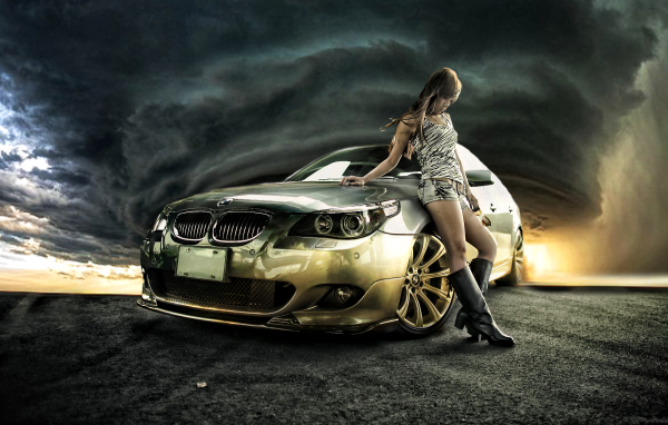 Девушка у золотого БМВ на фоне урагана
