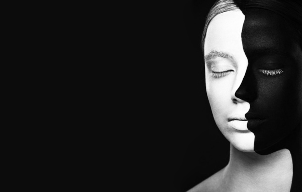 Лица девушек оптическая иллюзия