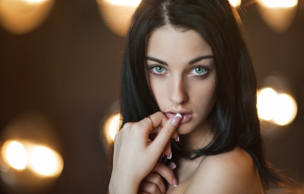 Красивая девушка Алла Бергер