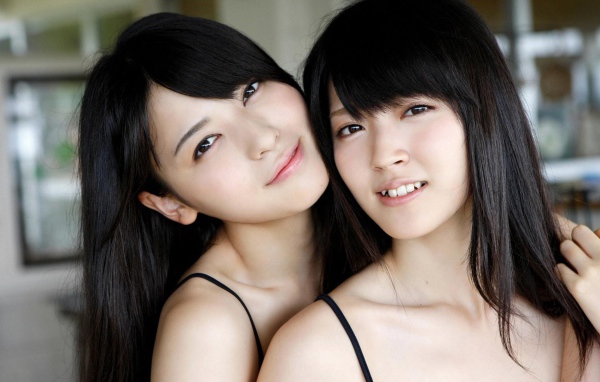 Две девушки сестры из Японии