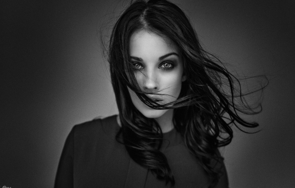 Черно белое фото модели Аллы Бергер