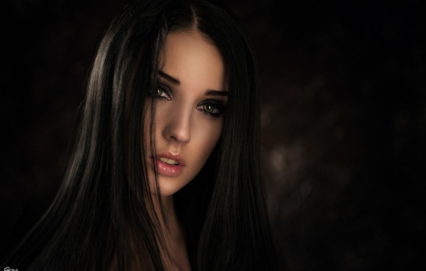 Модель брюнетка Алла Бергер