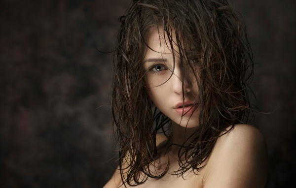 Девушка с мокрыми волосами Екатерина Тимохина