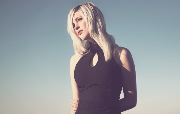 Модель блондинка Devon Jade