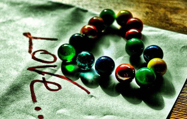 Сердце из стеклянных шариков