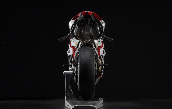 Вид сзади на мотоцикл MV Agusta F4 RC