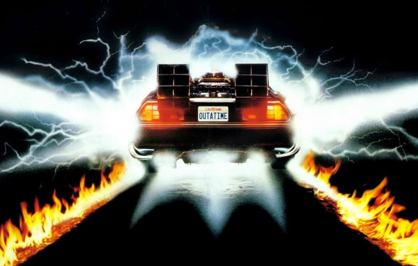 Огненный след от автомобиля DeLorean